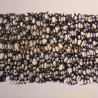 過濾海綿也稱網(wǎng)狀海綿，爆破海綿。聚氨酯過濾海綿由普通開孔軟泡高溫爆破開孔加工而成，爆破除掉了泡沫網(wǎng)絡之間原有的氣泡膜，得到了主體骨架網(wǎng)狀結(jié)構(gòu)。
過濾海綿的空隙率高達97%，具有優(yōu)異的透氣性、良好的柔軟性和較高的機械強度。
