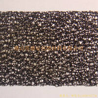 過濾海綿也稱網(wǎng)狀海綿，爆破海綿。聚氨酯過濾海綿由普通開孔軟泡高溫爆破開孔加工而成，爆破除掉了泡沫網(wǎng)絡之間原有的氣泡膜，得到了主體骨架網(wǎng)狀結(jié)構(gòu)。
過濾海綿的空隙率高達97%，具有優(yōu)異的透氣性、良好的柔軟性和較高的機械強度。
