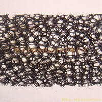 過(guò)濾海綿也稱網(wǎng)狀海綿，爆破海綿。聚氨酯過(guò)濾海綿由普通開孔軟泡高溫爆破開孔加工而成，爆破除掉了泡沫網(wǎng)絡(luò)之間原有的氣泡膜，得到了主體骨架網(wǎng)狀結(jié)構(gòu)。
過(guò)濾海綿的空隙率高達(dá)97%，具有優(yōu)異的透氣性、良好的柔軟性和較高的機(jī)械強(qiáng)度。
