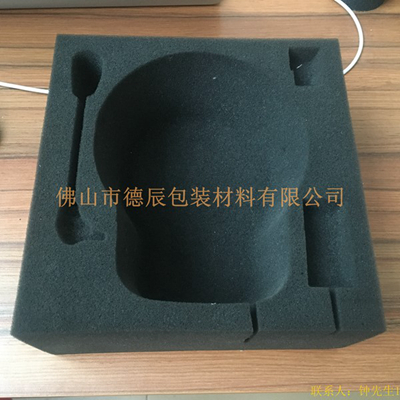 海綿內(nèi)托對(duì)各行各業(yè)產(chǎn)品起到絕緣、密封、防震、防塵、填充、隔音、固定，能夠保護(hù)包裝產(chǎn)品在運(yùn)輸過程中安然無恙，起到保護(hù)產(chǎn)品的一個(gè)作用，同時(shí)可以美化產(chǎn)品，提升產(chǎn)品檔次。