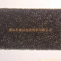 過濾海綿也稱網(wǎng)狀海綿，爆破海綿。聚氨酯過濾海綿由普通開孔軟泡高溫爆破開孔加工而成，爆破除掉了泡沫網(wǎng)絡之間原有的氣泡膜，得到了主體骨架網(wǎng)狀結(jié)構(gòu)。
過濾海綿的空隙率高達97%，具有優(yōu)異的透氣性、良好的柔軟性和較高的機械強度。
