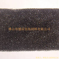 過濾海綿也稱網(wǎng)狀海綿，爆破海綿。聚氨酯過濾海綿由普通開孔軟泡高溫爆破開孔加工而成，爆破除掉了泡沫網(wǎng)絡之間原有的氣泡膜，得到了主體骨架網(wǎng)狀結(jié)構(gòu)。
過濾海綿的空隙率高達97%，具有優(yōu)異的透氣性、良好的柔軟性和較高的機械強度。
